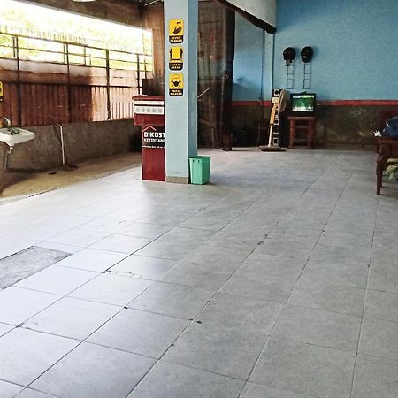 Hotel D'Kost Ketintang Surabaya Esterno foto