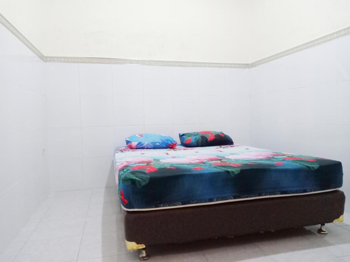 Hotel D'Kost Ketintang Surabaya Esterno foto