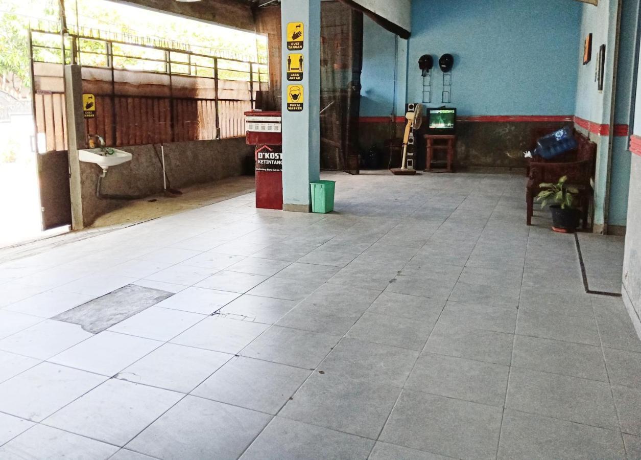 Hotel D'Kost Ketintang Surabaya Esterno foto