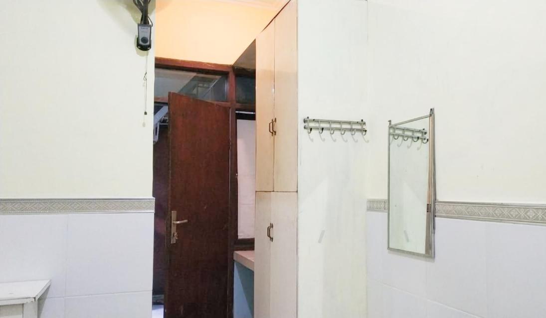 Hotel D'Kost Ketintang Surabaya Esterno foto